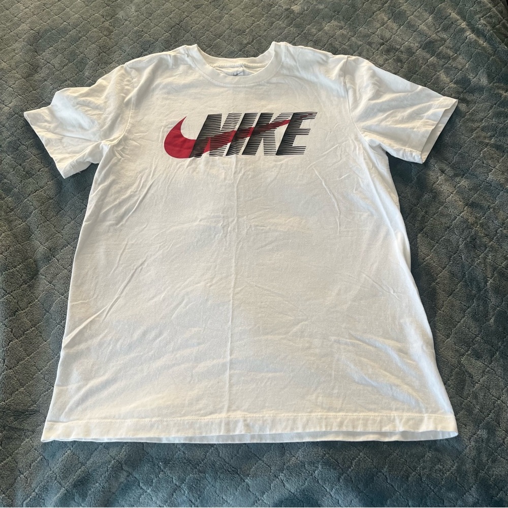 Nike Mens Graphic Swoosh Logo T-Shirt White Red Black Size Medium